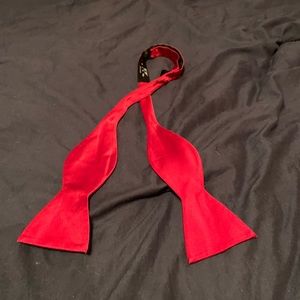 Saddlebred solid red 100% silk bow tie